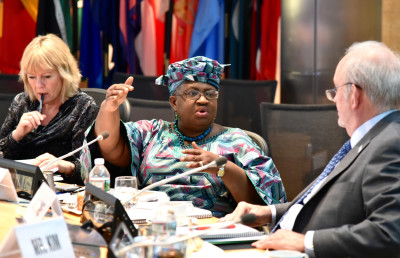 GAVI Chair Ngozi Okonjo-Iweala in discussion with UNICEF Executive Director Anthony Lake. Alongside Dr. Okonjo-Iweala is Kristin Clemet, Civita Managing Director.