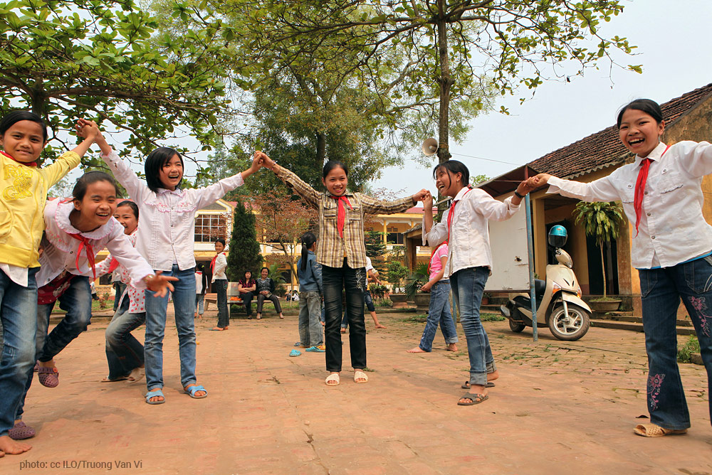 girls playing in Vietnam